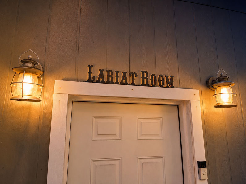The Lariat room located on Willowood Ranch in Bells, Texas is a stunning studio cabin.